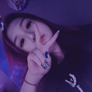 草莓味的小思雨头像