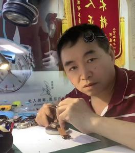 手表大叔维修头像