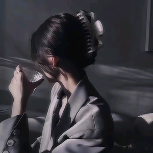 伊伊头像