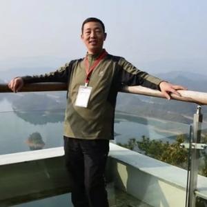 在晴朗天空中看世界头像