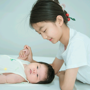 大睿和她的胖妞妹妹头像