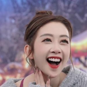 卓仕琳40头像