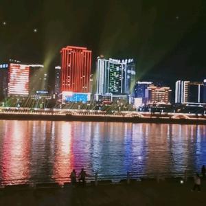 坦荡自由天空np头像