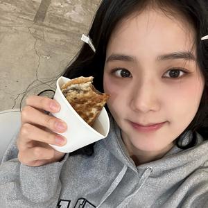 只爱金智秀头像