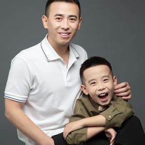 带娃的洋哥头像