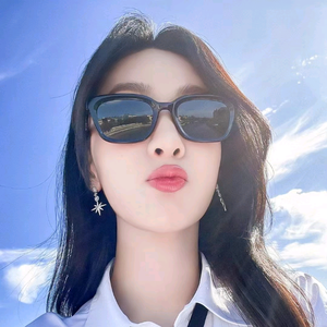 红的发紫头像