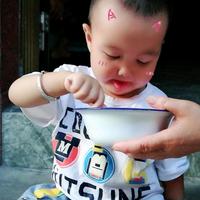 高高的太阳天上挂散发着他的光辉头像