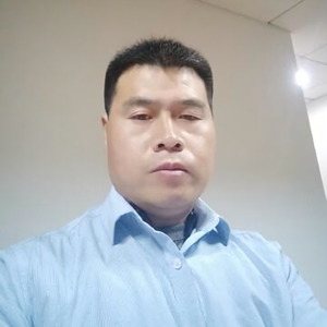 布衣小辉辉头像