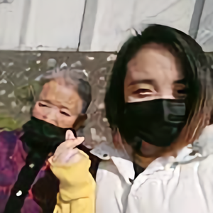 小燕子和她的奶奶头像