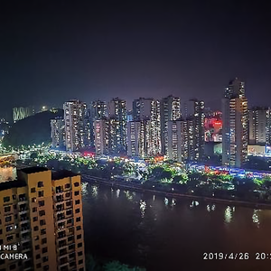 赣南卖脐橙的小伙头像