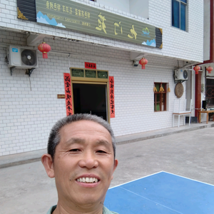爱生活的农村颜哥头像