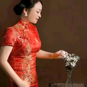 萧萧开心头像