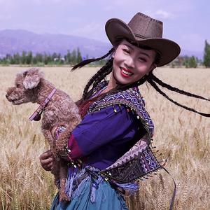 幕后小姐姐在新疆头像