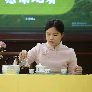 在武宣卖茶叶的娜娜头像