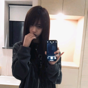 尼达女盆友头像