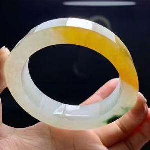 明星翡翠珠宝行头像