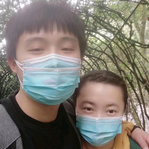 一心一意钟小小头像