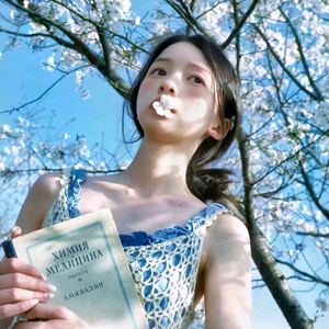 健蜜月头像