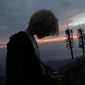 望见春山头像