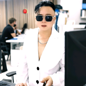龙远行头像