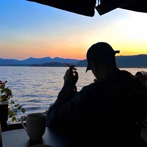 浮生如茶头像