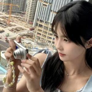 菠萝的鹿桉妍头像