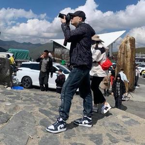 比奔驰成熟的先生头像