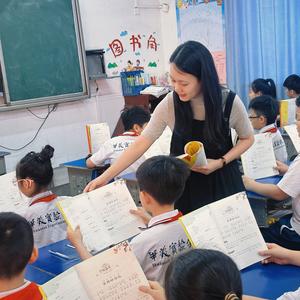 华美黄老师头像