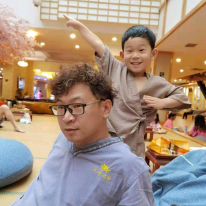 蜂窝纸阿峰头像