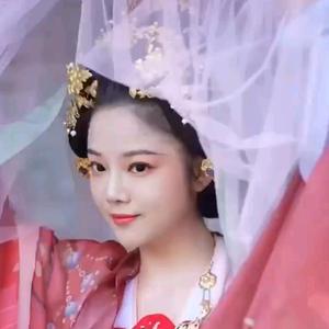 弹古筝的小33头像