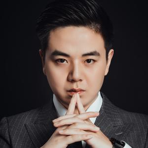 开酒吧的老雷头像
