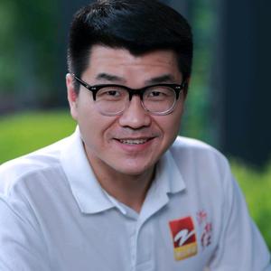 巷尾尝小吃的满足头像