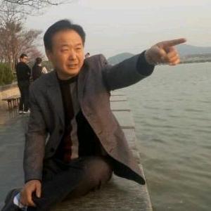 仲佰佰头像
