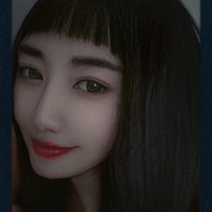 八月头像