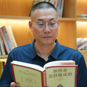 张亚东头像