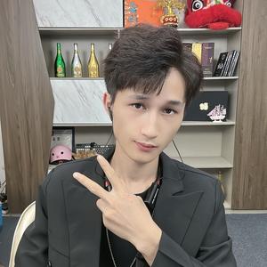 龙安叼头像