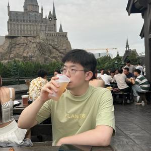 张志浩在剥柚头像