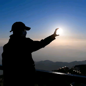 夕阳远航头像