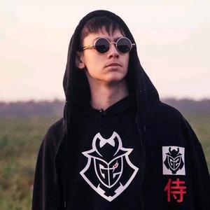 筱尊大咸鱼头像