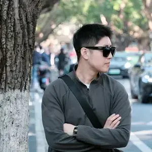 小艾同学阿头像