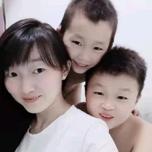 家有两个皮夹克头像