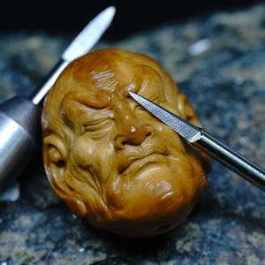 皓瑜核雕头像