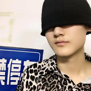 伟泽头像