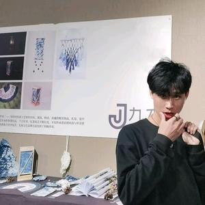 花与诗头像