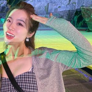 田野里收获喜悦人头像