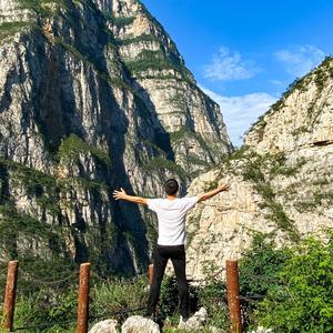 小何旅行头像