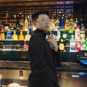 晚酌小哥头像