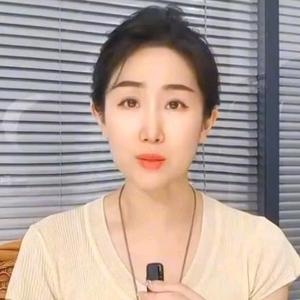 花海欣然戏粉蝶头像