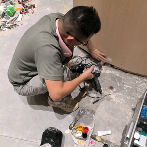 梅姐修补家具调色头像