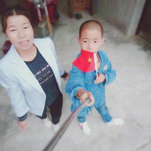 小黑子和小乐的乐高房头像